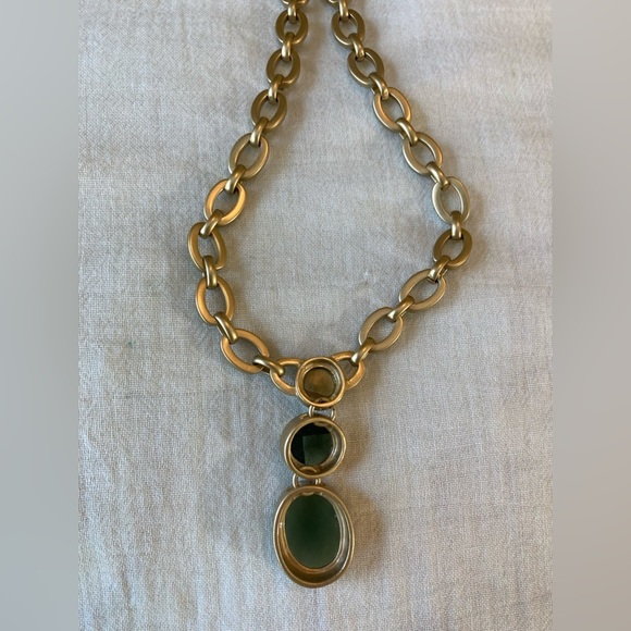 Anne Klein‎ Chain Link Necklace w/ Green Drop Pendant - Picture 3 of 7